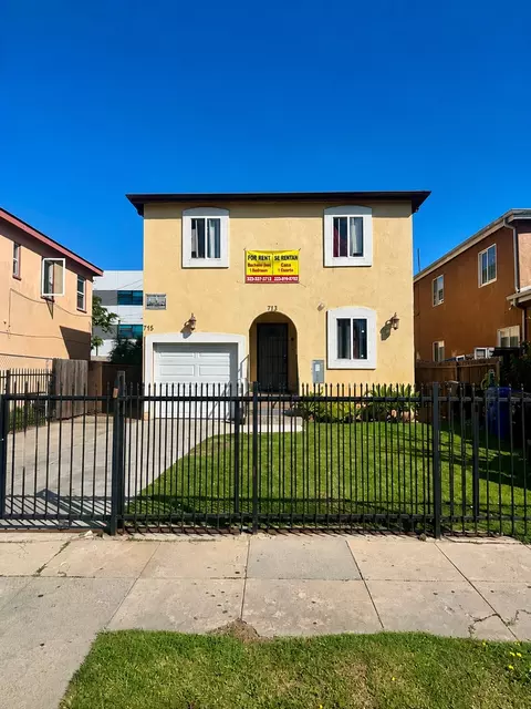 715 W 62nd St, Los Angeles, CA 90044