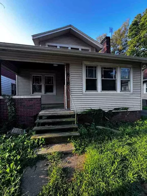 818 E Mcclure Ave, Peoria, IL 61603