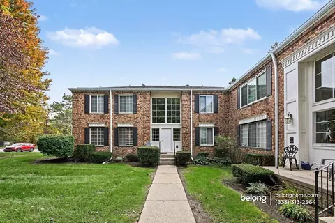 625 E Fox Hills Dr, Bloomfield Hills, MI 48304