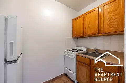1135 W Lunt Ave #208, Chicago, IL 60626