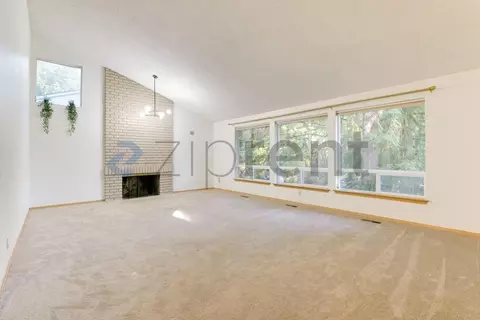 18621 NE 25th St, Redmond, WA 98052