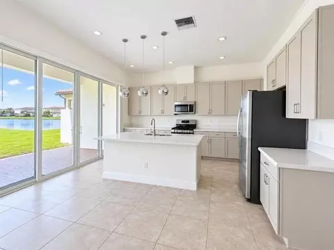 4763 Saddle Ranch Rd, Wellington, FL 33467