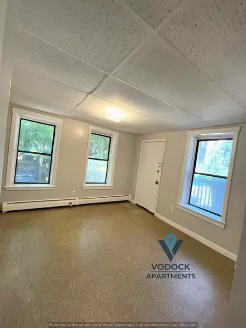 5 Adams St, Holyoke, MA 01040