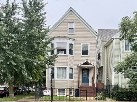 2101 W Montrose Ave #2, Chicago, IL 60618