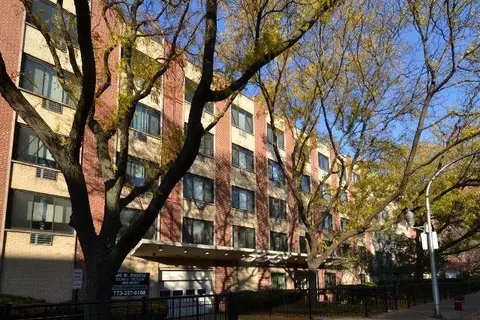 540 W Roscoe St #582, Chicago, IL 60657