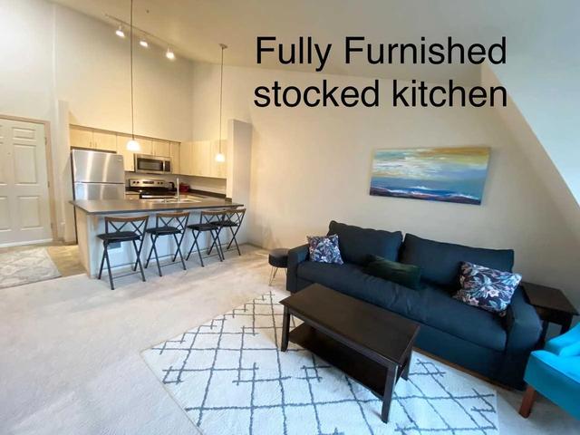812 5th Ave N #417, Seattle, WA 98109
