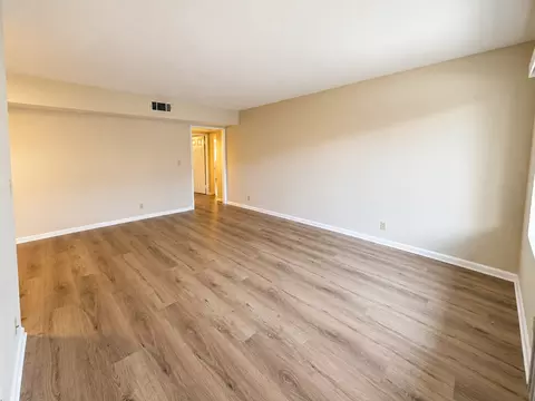 515 Elmwood Ave #206, Burbank, CA 91501