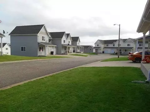 2319 Prairie Oak Dr #2B, Dickinson, ND 58601