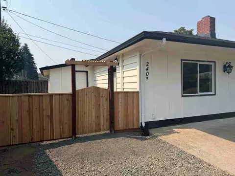 240 Rose Ct #B, Eugene, OR 97401