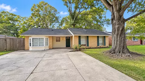 1735 Southland Ct, Oak Hills Place, LA 70810