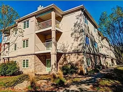 2901 Grand Ave #301, Des Moines, IA 50312