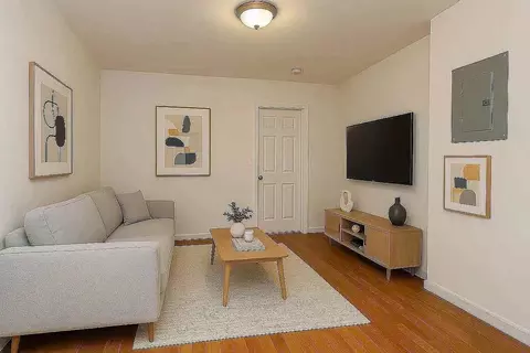 3238 48th St #3R, New York, NY 11103
