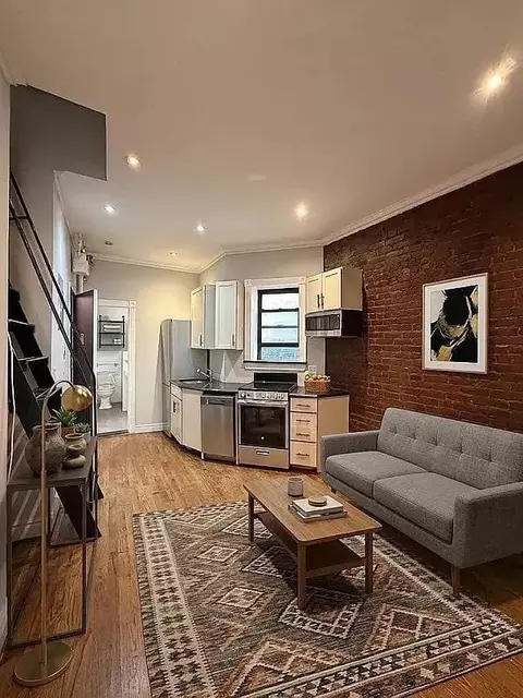 219 E 23rd St #20A, New York, NY 10010