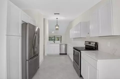 29 Fawlkland Cir, Boynton Beach, FL 33426