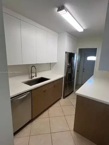 2755 NE 28th Ave, Lighthouse Point, FL 33064