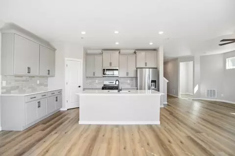 17832 E 94th Pl, Commerce City, CO 80022 photo 9