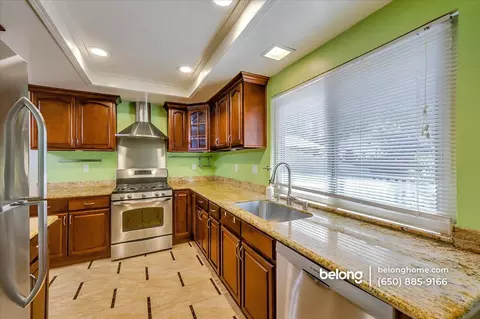 18 Lyonridge Ln, San Mateo, CA 94402