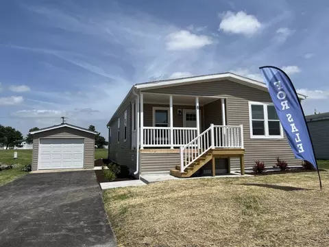 6 Swan Ln, Beecher, IL 60401