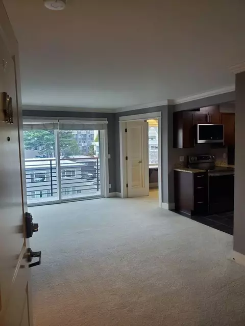 2230 NW 59th St #404, Seattle, WA 98107