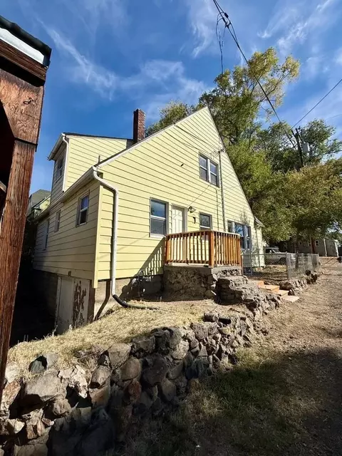 712 Mitchell St, Klamath Falls, OR 97601