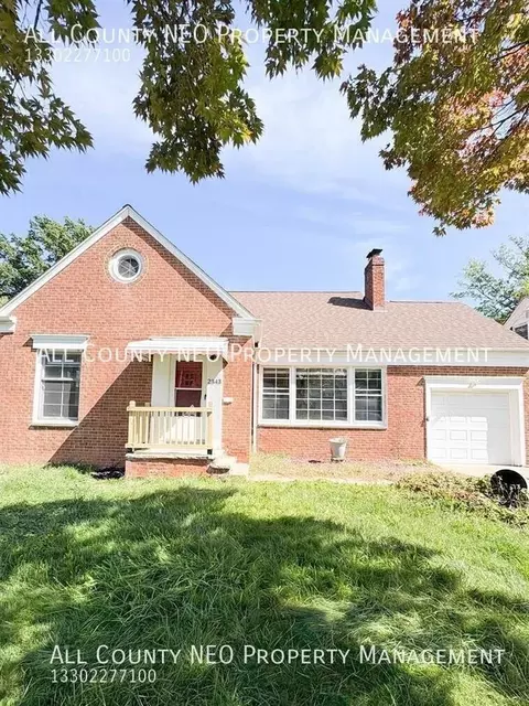 2343 N Taylor Rd, Cleveland Heights, OH 44112