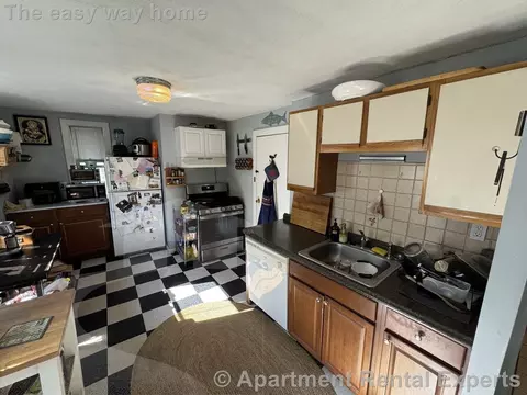 190 Holland St #2, Somerville, MA 02144