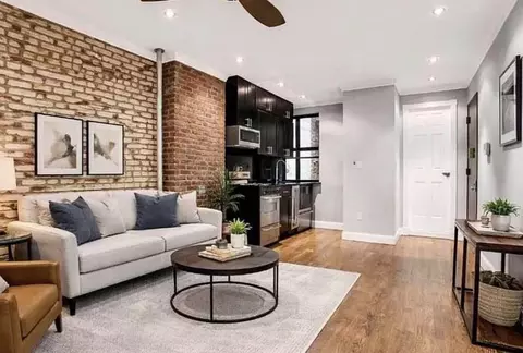 722 10th Ave #4, New York, NY 10019