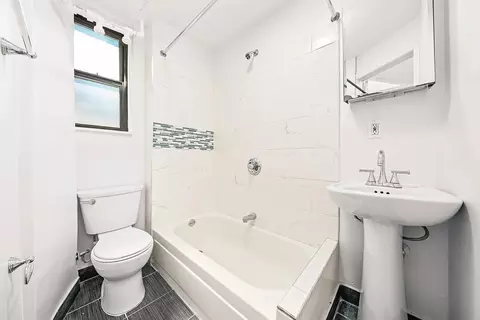 115 Perry St #5C, New York, NY 10014