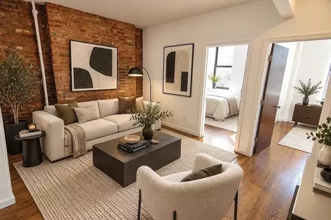 250 Broome St #18, New York, NY 10002