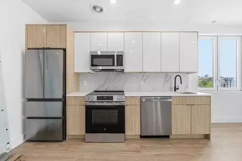 105 Hawthorne St #2C, Brooklyn, NY 11225