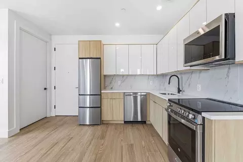 105 Hawthorne St #4A, Brooklyn, NY 11225