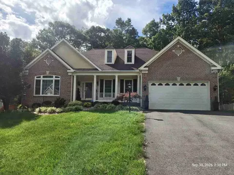 11708 Crest Maple Dr, Woodbridge, VA 22192