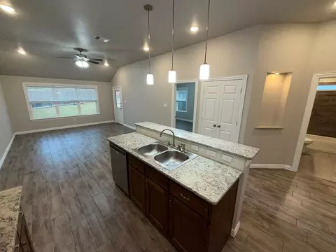 1066 United Dr, Temple, TX 76502