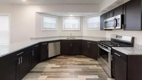 122 Oakland Ave #122-2, Providence, RI 02908