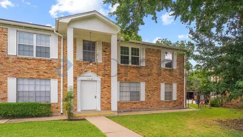 7221 Beechnut St #D, Houston, TX 77074