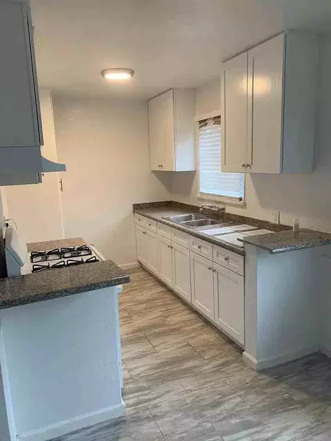 13988 Foothill Blvd, Sylmar, CA 91342