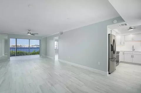 1120 Little Neck Ct #E40, Naples, FL 34102