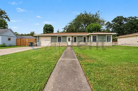 1046 18th Ave N, Texas City, TX 77590