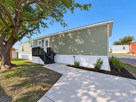 709 N Collins Fwy #124, Howe, TX 75459