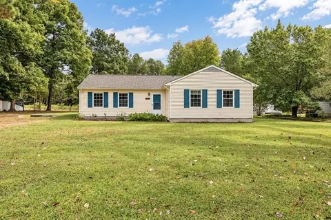 4789 Clopton Dr, Hayes, VA 23072