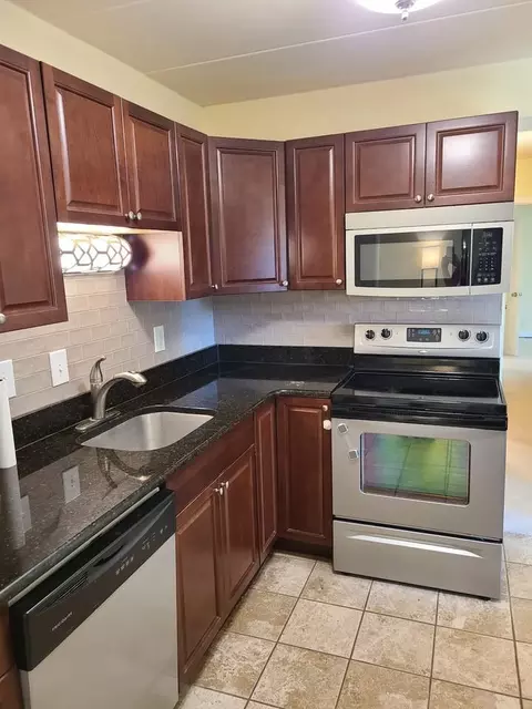 6250 Edsall Rd #101, Alexandria, VA 22312