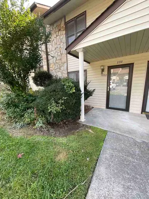 1002 Cedar Place Ct, Winston Salem, NC 27107