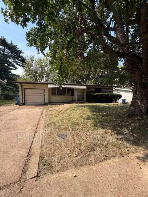 9319 Clarion Dr, Saint Louis, MO 63136
