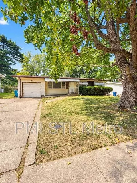 9319 Clarion Dr, Saint Louis, MO 63136