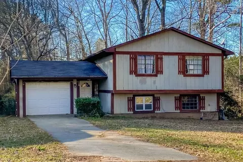 8851 Crestmont Dr, Jonesboro, GA 30238