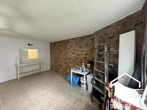 639 W Wellington Ave #2, Chicago, IL 60657