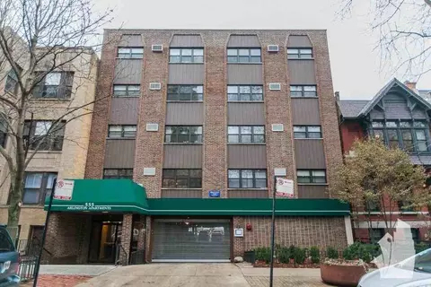 555 W Arlington Pl #301, Chicago, IL 60614