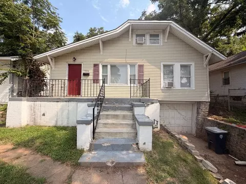 1532 E 51st St, Kansas City, MO 64110