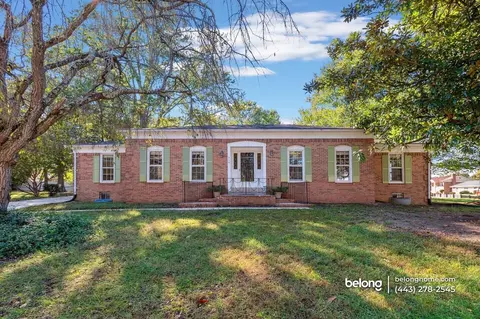 606 Kings Ln, Fort Washington, MD 20744