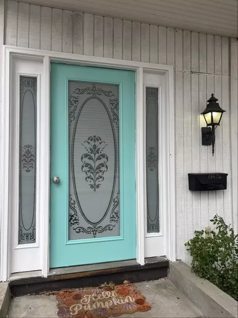856 6th Ave #2UPPERS, Coraopolis, PA 15108